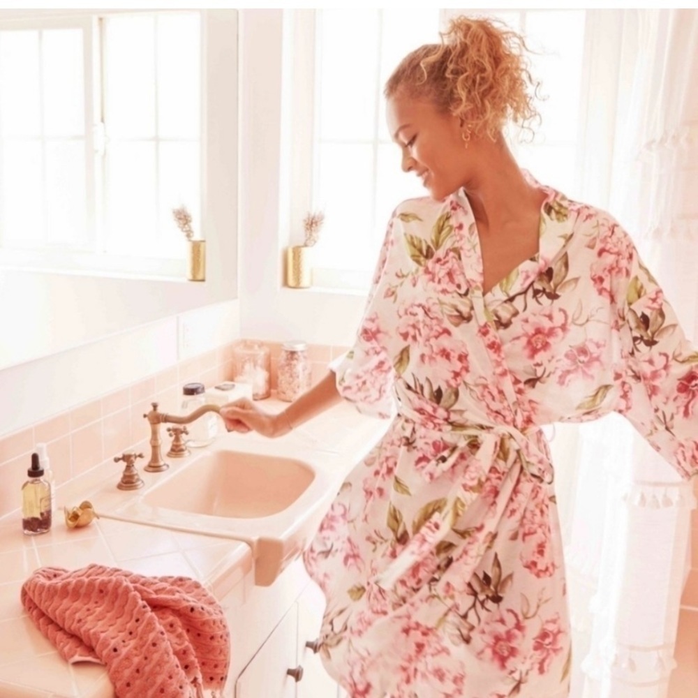 Show Me Your Mumu Garden of Blooms Brie Floral Robe OS